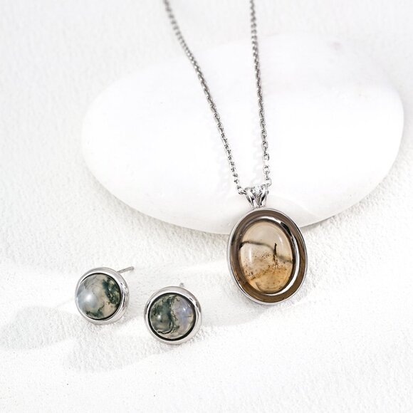 Elegant S925 Gold Vermeil Red Agate Cabochon Necklace - Picture 5 of 5